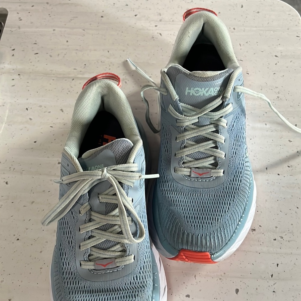 Hoka Bondi 7 - barely worn!!
